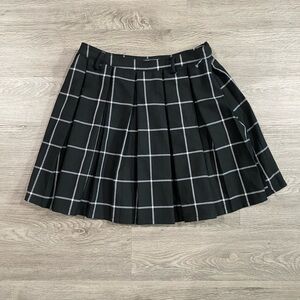 Hot Topic Plaid Black‎ and White Women's Skirt Pleated Small